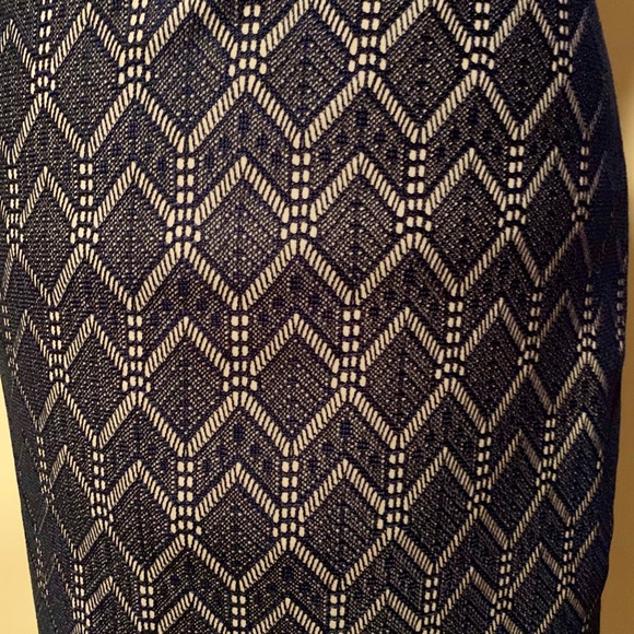 Navy and cream pencil skirt - Picture 4 of 4